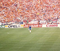 1988, Hans van Breukelen ziet één grote Oranjezee op de tribune